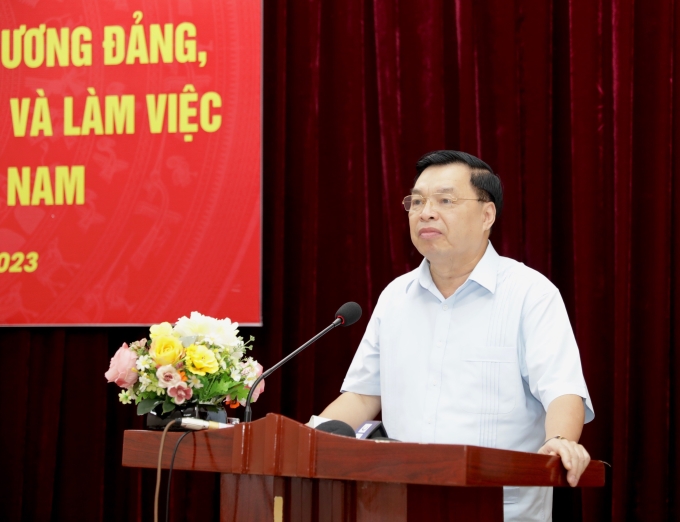Phó Chủ tịch kiêm Tổng Thư ký Trung ương Hội Lê Mạnh Hùng báo cáo tóm tắt công tác hoạt động của Hội Khuyến học Việt Nam từ năm 2016 đến nay.