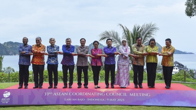 Bộ trưởng Ngoại giao các nước ASEAN cùng Bộ trưởng Ngoại giao Timor-Leste (tham dự với tư cách quan sát viên) và Tổng thư ký ASEAN chụp ảnh lưu niệm. (Ảnh: TTXVN)