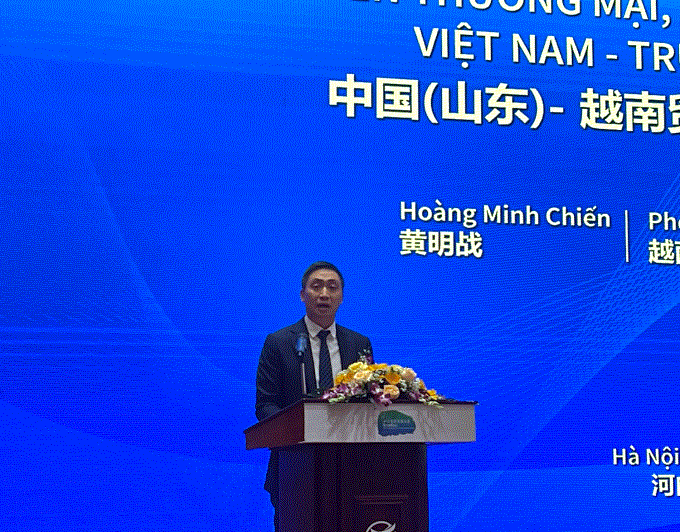 Ông Hoàng Minh Chiến, Phó Cục trưởng Cục Xúc tiến thương mại phát biểu tại Hội nghị Xúc tiến Thương mại, Đầu tư và Kết nối giao thương Việt Nam-Trung Quốc (Sơn Đông).