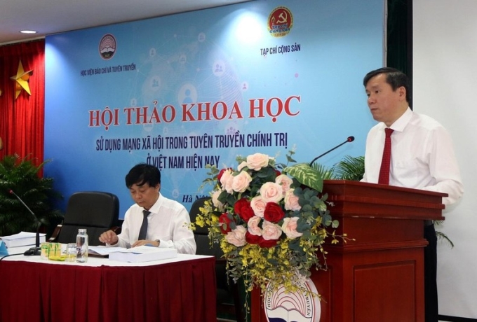 Phó Giám đốc Học viện Chính trị quốc gia Hồ Chí Minh Lê Văn Lợi phát biểu tại Hội thảo khoa học “Sử dụng mạng xã hội trong tuyên truyền chính trị ở Việt Nam hiện nay”. (Ảnh: Thúy Hằng)