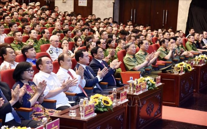 Thủ tướng Phạm Minh Chính và các đại biểu dự Chương trình tôn vinh điển hình tiên tiến và hưởng ứng tháng hành động phòng, chống ma tuý. Ảnh: Dương Giang/TTXVN