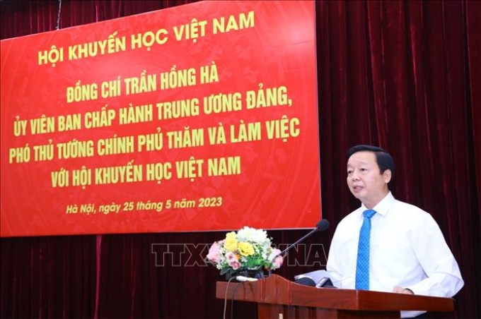 Phó Thủ tướng Trần Hồng Hà phát biểu tại buổi làm việc với Hội Khuyến học Việt Nam. Ảnh: Văn Điệp/TTXVN