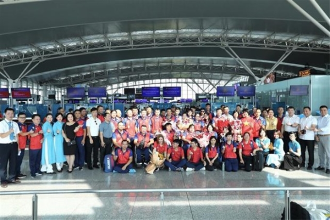 Đoàn thể thao người khuyết tật Việt Nam lên đường tham dự ASEAN Para Games 12 tại Campuchia. (Ảnh: Minh Quyết/TTXVN)