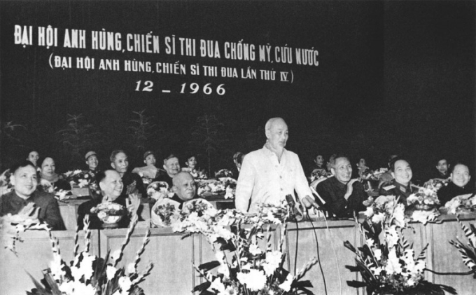 Chủ tịch Hồ Chí Minh tại Đại hội anh hùng, chiến sĩ thi đua Chống Mỹ cứu nước lần thứ 4, năm 1966
