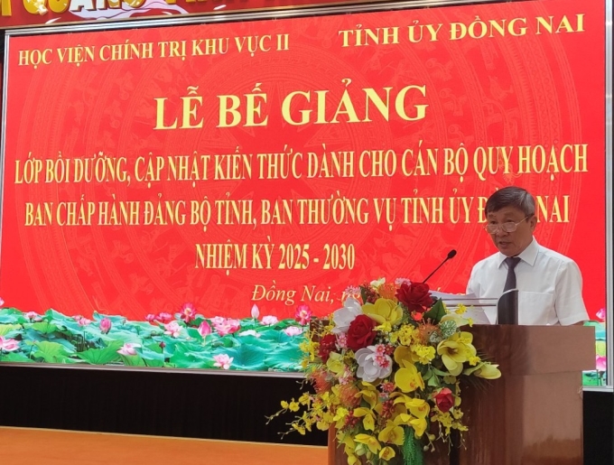 Đồng chí Hồ Thanh Sơn, Phó Bí thư Tỉnh ủy Đồng Nai phát biểu tại lễ bế giảng.