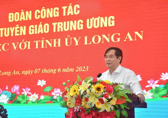 Đồng chí Phan Xuân Thủy phát biểu kết luận tại buổi làm việc.