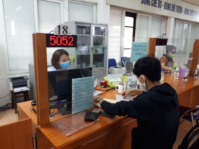 Làm thủ tục hưởng Bảo hiểm thất nghiệp tại Trung tâm Dịch vụ việc làm Hà Nội.
