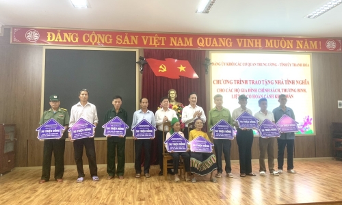 Đảng ủy Khối các cơ quan Trung ương:  Trao tặng 10 căn nhà tình nghĩa cho gia đình chính sách huyện Thường Xuân (Thanh Hóa)