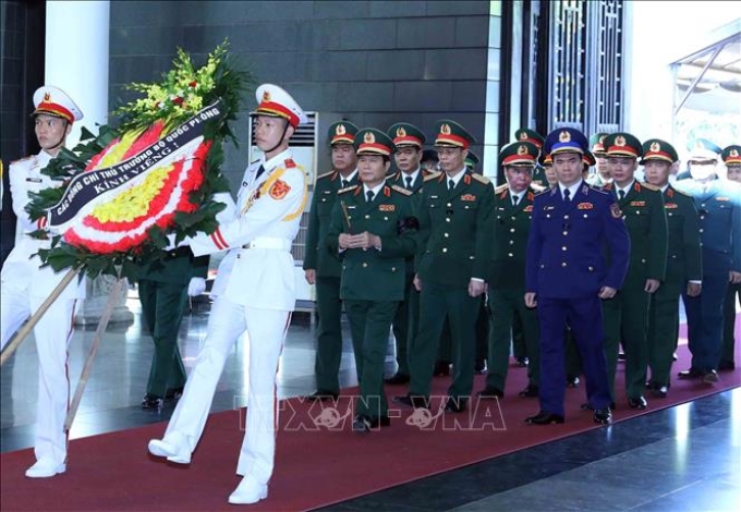Đoàn đại biểu Quân ủy Trung ương - Bộ Quốc phòng đến viếng đồng chí Nguyễn Khánh. Ảnh: An Đăng/TTXVN