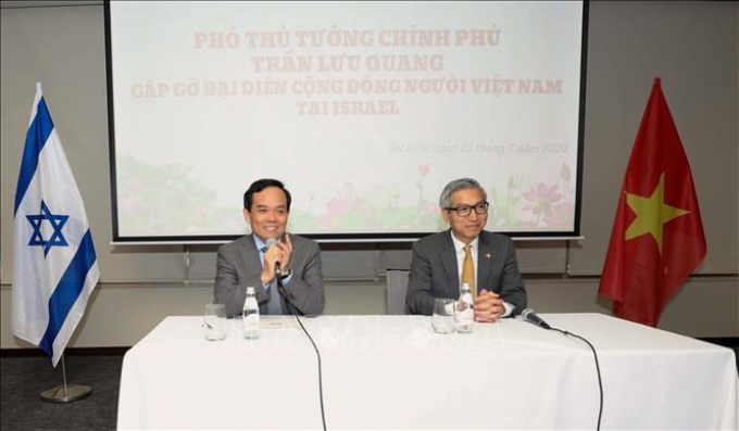 Phó Thủ tướng Chính phủ Trần Lưu Quang gặp mặt đại diện cộng đồng người Việt Nam tại Israel. Ảnh: Văn Ứng/PV TTXVN tại Israel