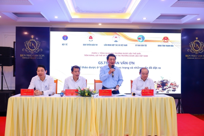 Cùng tham dự còn có các đại biểu đến từ các tổ chức Xúc tiến thương mại quốc tế, các công ty Dược của Việt Nam và gần 100 HTX Dược liệu tại 63 tỉnh thành Việt Nam.