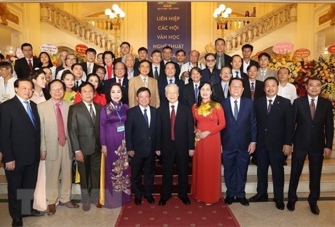Tổng Bí thư Nguyễn Phú Trọng và các lãnh đạo Đảng, Nhà nước chụp ảnh lưu niệm cùng các đại biểu tham dự buổi lễ. (Ảnh: TTXVN)
