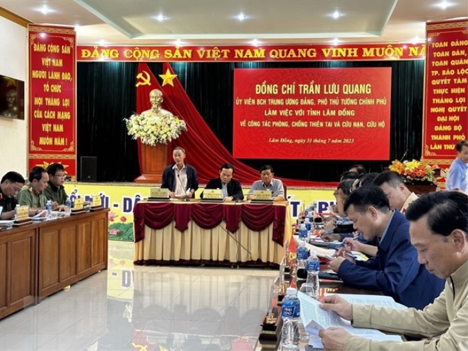 Phó Thủ tướng Trần Lưu Quang làm việc với lãnh đạo tỉnh Lâm Đồng tại thành phố Bảo Lộc. (Ảnh: Nguyễn Dũng/TTXVN)