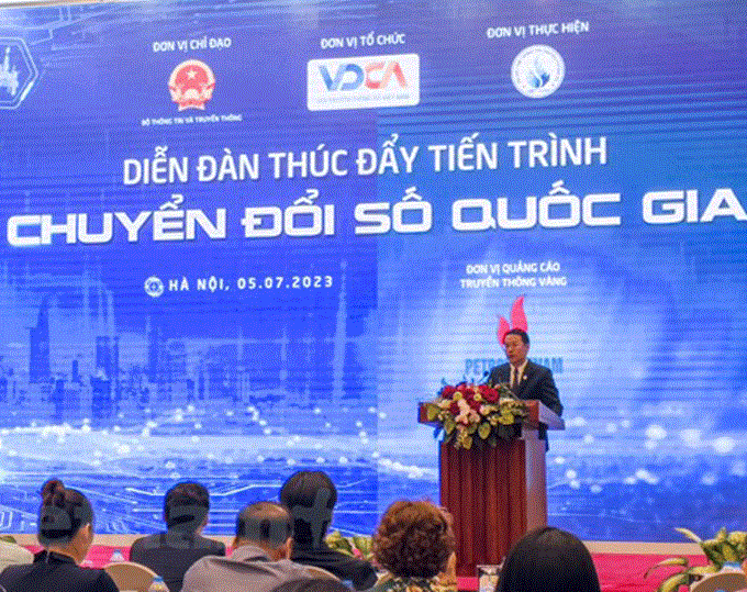 Đồng chí Vũ Kiêm Văn - Phó Chủ tịch kiêm Tổng Thư ký Hội Truyền thông số Việt Nam phát biểu.