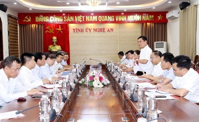 Đảng đoàn Liên hiệp các Hội Khoa học và kỹ thuật Việt Nam làm việc với Tỉnh ủy Nghệ An về công tác tập hợp, phát triển đội ngũ trí thức của tỉnh. (Ảnh: Quang Minh)