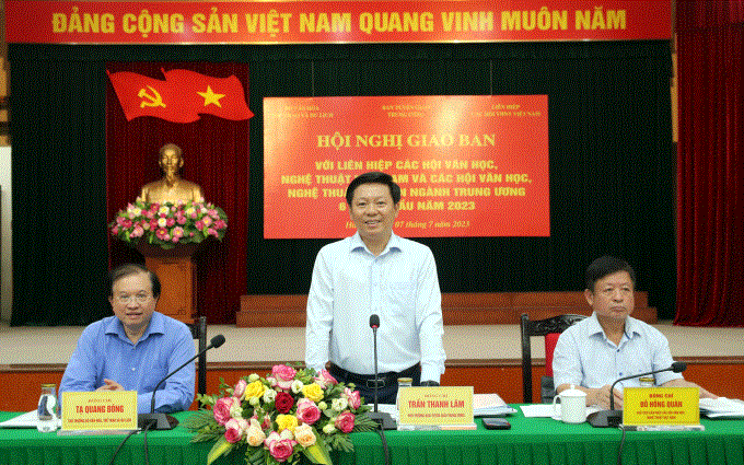 Đồng chí Trần Thanh Lâm, Phó Trưởng ban Tuyên giáo Trung ương phát biểu tại Hội nghị.