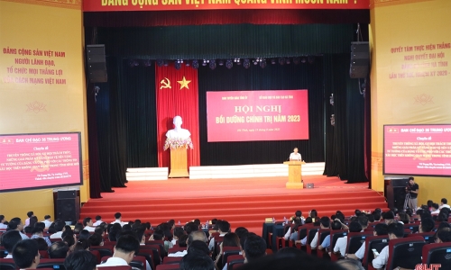 Hà Tĩnh: Bồi dưỡng chính trị cho đội ngũ cán bộ tuyên giáo và quản lý giáo dục