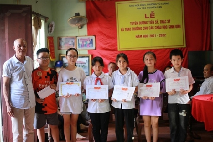 Lễ tuyên dương tiến sĩ, thạc sĩ và trao thưởng cho các cháu học sinh giỏi gia tộc Nguyễn Văn