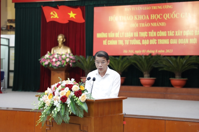 Đồng chí Vũ Thanh Mai phát biểu đề dẫn  Hội thảo.