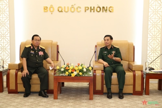 Đại tướng Phan Văn Giang tiếp Thượng tướng Sengnouane Xayalath, Chủ tịch Hiệp hội Cựu chiến binh Lào ngày 11-5-2023. Ảnh: PHƯƠNG LINH