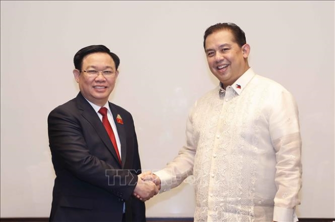 Chủ tịch Quốc hội Vương Đình Huệ gặp Chủ tịch Hạ viện Philippines Martin Romualdez. Ảnh: Doãn Tấn/TTXVN