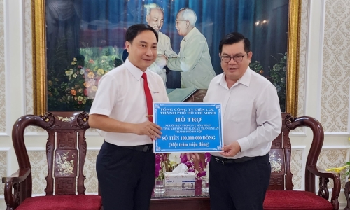 EVNHCMC ủng hộ các gia đình bị nạn trong vụ cháy chung cư mini ở Hà Nội