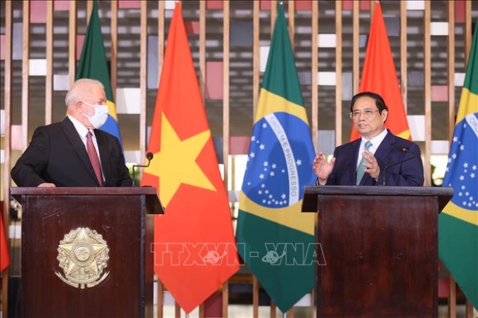 Thủ tướng Phạm Minh Chính và Tổng thống Brazil Lula da Silva thông báo về kết quả cuộc hội đàm. Ảnh: Dương Giang/TTXVN