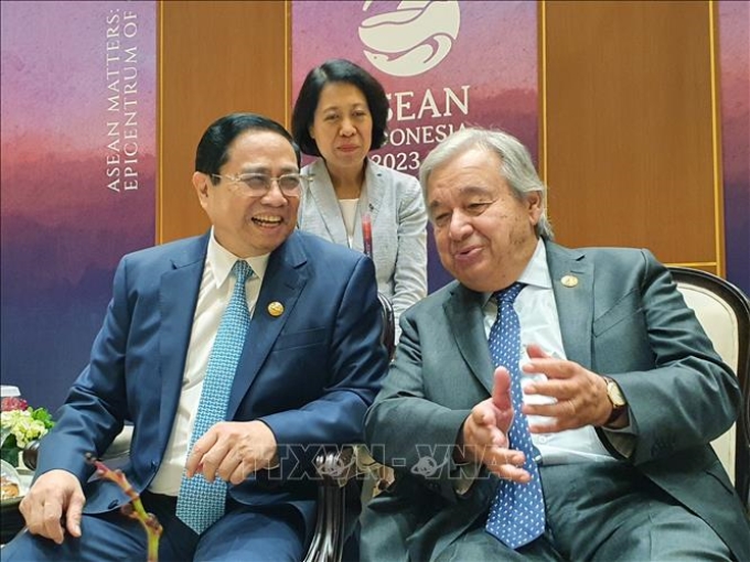 Thủ tướng Phạm Minh Chính trao đổi với Tổng thư ký Liên hợp quốc Antonio Guterres. Ảnh: TTXVN