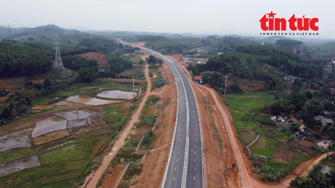 Đoạn tuyến cao tốc Tuyên Quang - Phú Thọ đẹp như dải lụa vắt ngang địa hình đồi núi địa phương. Ảnh minh họa: Vân Sơn/Báo Tin tức