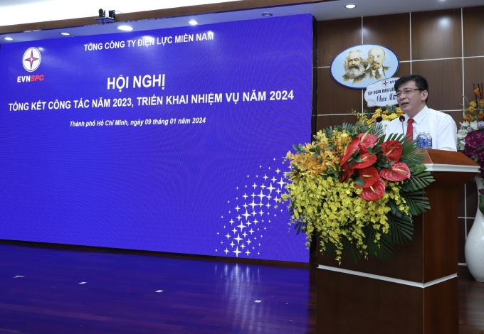 Chủ tịch Hội đồng thành viên EVNSPC Lê Văn Trang phát biểu tại hội nghị