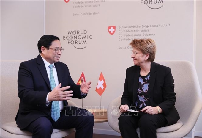 Thủ tướng Phạm Minh Chính gặp Tổng thống Liên bang Thụy Sĩ Viola Amherd. (Ảnh: TTXVN)