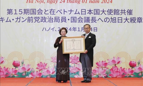 Lễ trao Huân chương của Chính phủ Nhật Bản tặng nguyên Chủ tịch Quốc hội Nguyễn Thị Kim Ngân