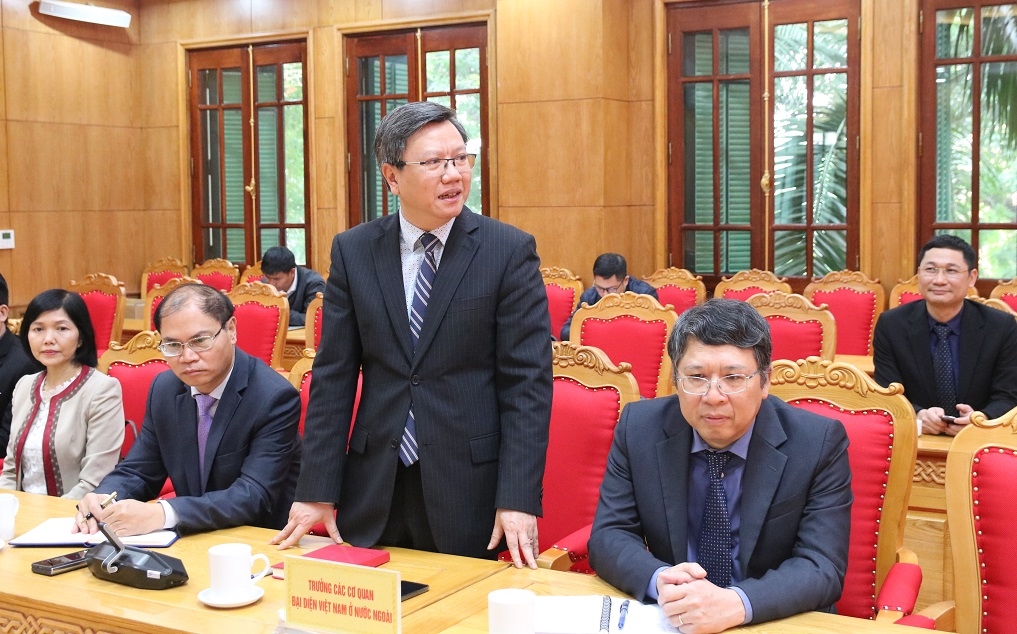 Đại biểu Trưởng cơ quan đại điện Việt Nam ở nước ngoài được bổ nhiệm nhiệm kỳ 2024-2027 phát biểu.
