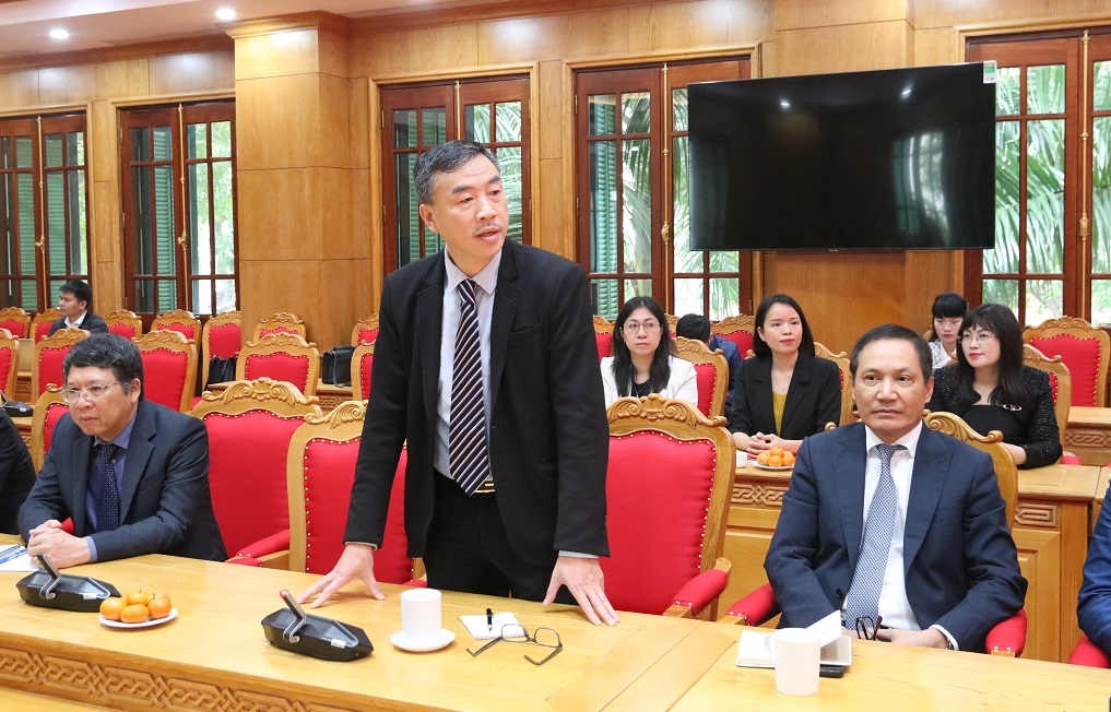 Đại biểu Trưởng cơ quan đại điện Việt Nam ở nước ngoài được bổ nhiệm nhiệm kỳ 2024-2027 phát biểu.