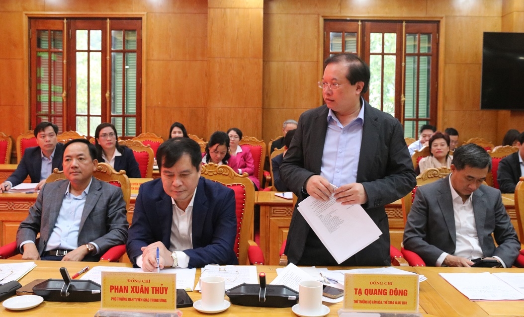 Thứ trưởng Bộ Văn hóa, Thể thao và Du lịch Tạ Quang Đông phát biểu.