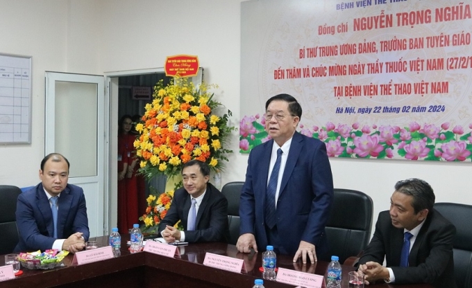 Đồng chí Nguyễn Trọng Nghĩa phát biểu tại Bệnh viện Thể thao Việt Nam.