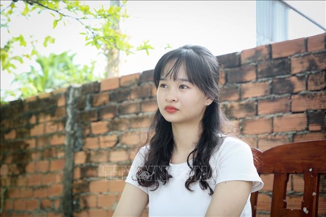 Ở độ tuổi đẹp của cuộc đời nữ tân cử nhân Lê Thị Kiều Oanh, sinh năm 2001 gác lại việc riêng, tình nguyện lên đường nhập ngũ.