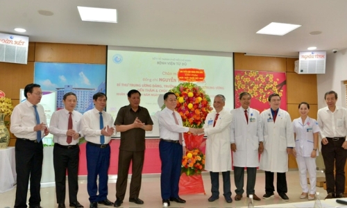 Trưởng Ban Tuyên giáo Trung ương chúc mừng Ngày Thầy thuốc Việt Nam tại Bệnh viện Từ Dũ và Viện Pasteur TP. Hồ Chí Minh