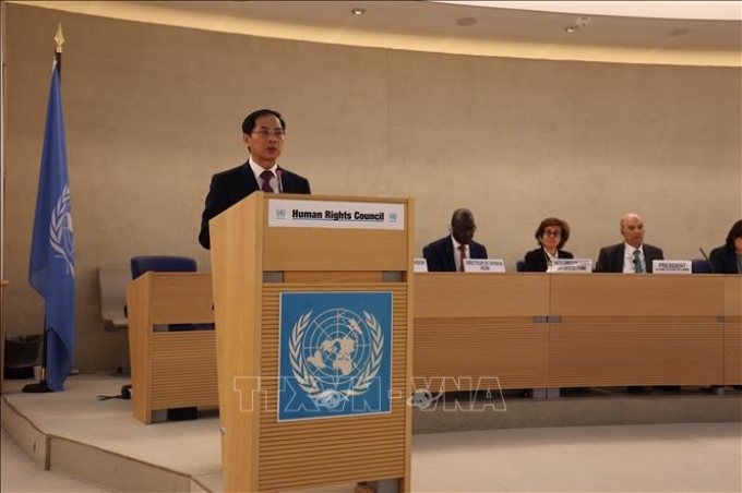 Bộ trưởng Bộ Ngoại giao Bùi Thanh Sơn phát biểu tại Phiên họp cấp cao Khóa họp thường kỳ lần thứ 55 của Hội đồng Nhân quyền LHQ. (Ảnh: TTXVN)