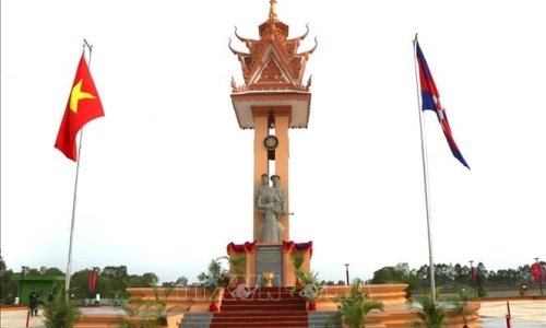 Campuchia khánh thành Đài hữu nghị Việt Nam - Campuchia tại tỉnh Svay Rieng