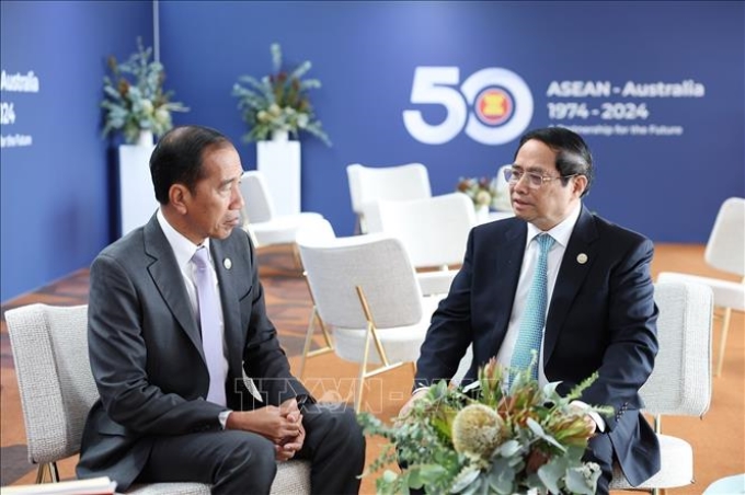 Thủ tướng Phạm Minh Chính gặp Tổng thống Indonesia Joko Widodo. (Ảnh: TTXVN)