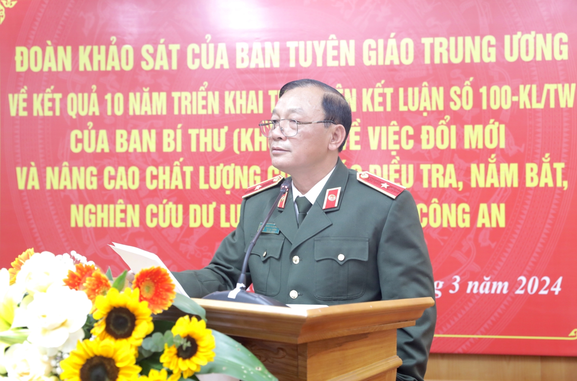 Thiếu tướng Đặng Ngọc Bách, Phó Cục trưởng Cục Công tác Đảng và công tác chính trị, Bộ Công an báo cáo tóm tắt kết quả 10 năm thực hiện Kết luận số 100-KL/TW.