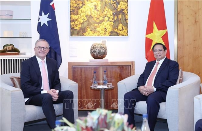 Thủ tướng Phạm Minh Chính và Thủ tướng Australia Anthony Albanese gặp hẹp, sáng 7/3/2024. (Ảnh: TTXVN)