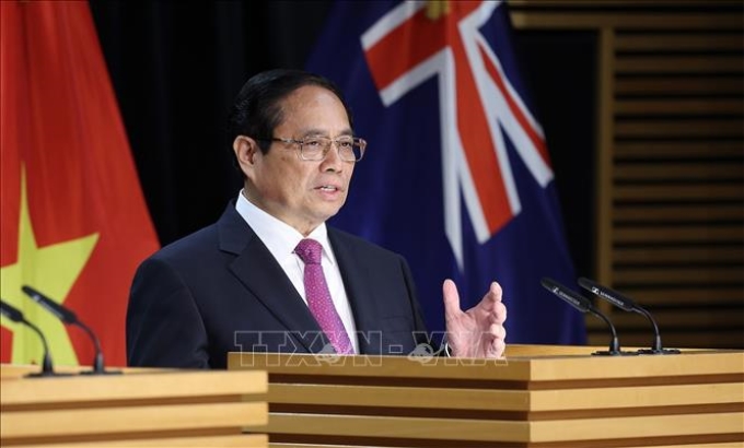 Thủ tướng Phạm Minh Chính phát biểu tại cuộc gặp báo chí sau hội đàm với Thủ tướng New Zealand Christopher Luxon. (Ảnh: TTXVN)