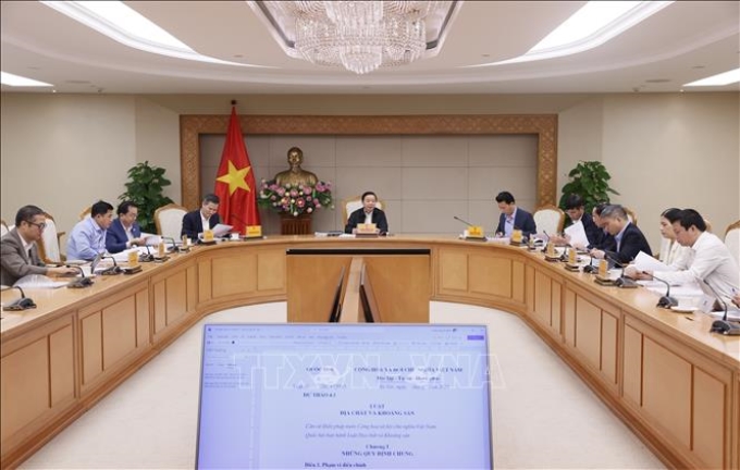 Phó Thủ tướng Trần Hồng Hà phát biểu kết luận cuộc họp. (Ảnh: TTXVN)