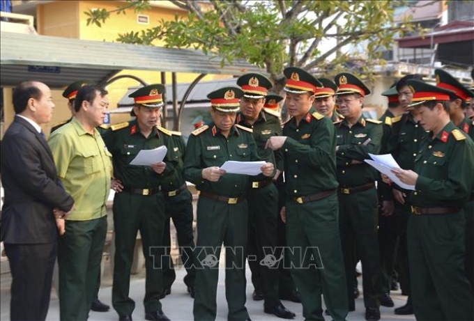 Thượng tướng Nguyễn Văn Nghĩa kiểm tra các hoạt động Kỷ niệm 70 năm Chiến thắng Điện Biên Phủ. (Ảnh: TTXVN)