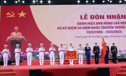 Tân cảng Sài Gòn đón nhận danh hiệu Anh hùng Lao động