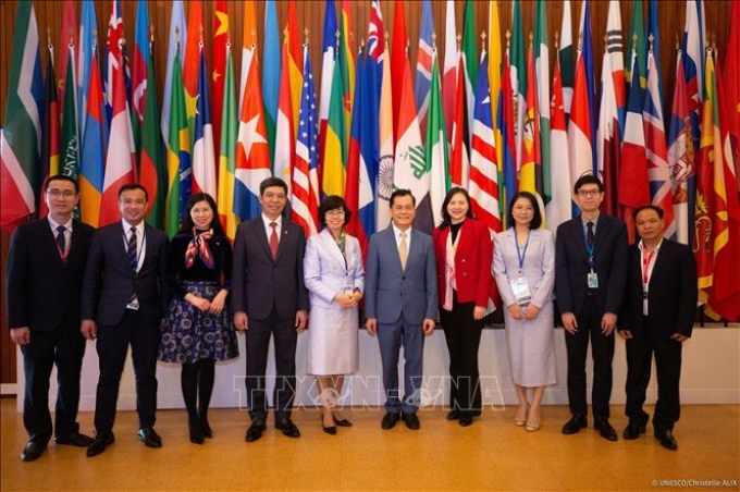 Đoàn Việt Nam tham dự Kỳ họp lần thứ 219 Hội đồng Chấp hành UNESCO. (Ảnh: TTXVN)