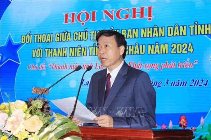 Chủ tịch UBND tỉnh Lai Châu Lê Văn Lương phát biểu tại buổi đối thoại. (Ảnh: TTXVN)