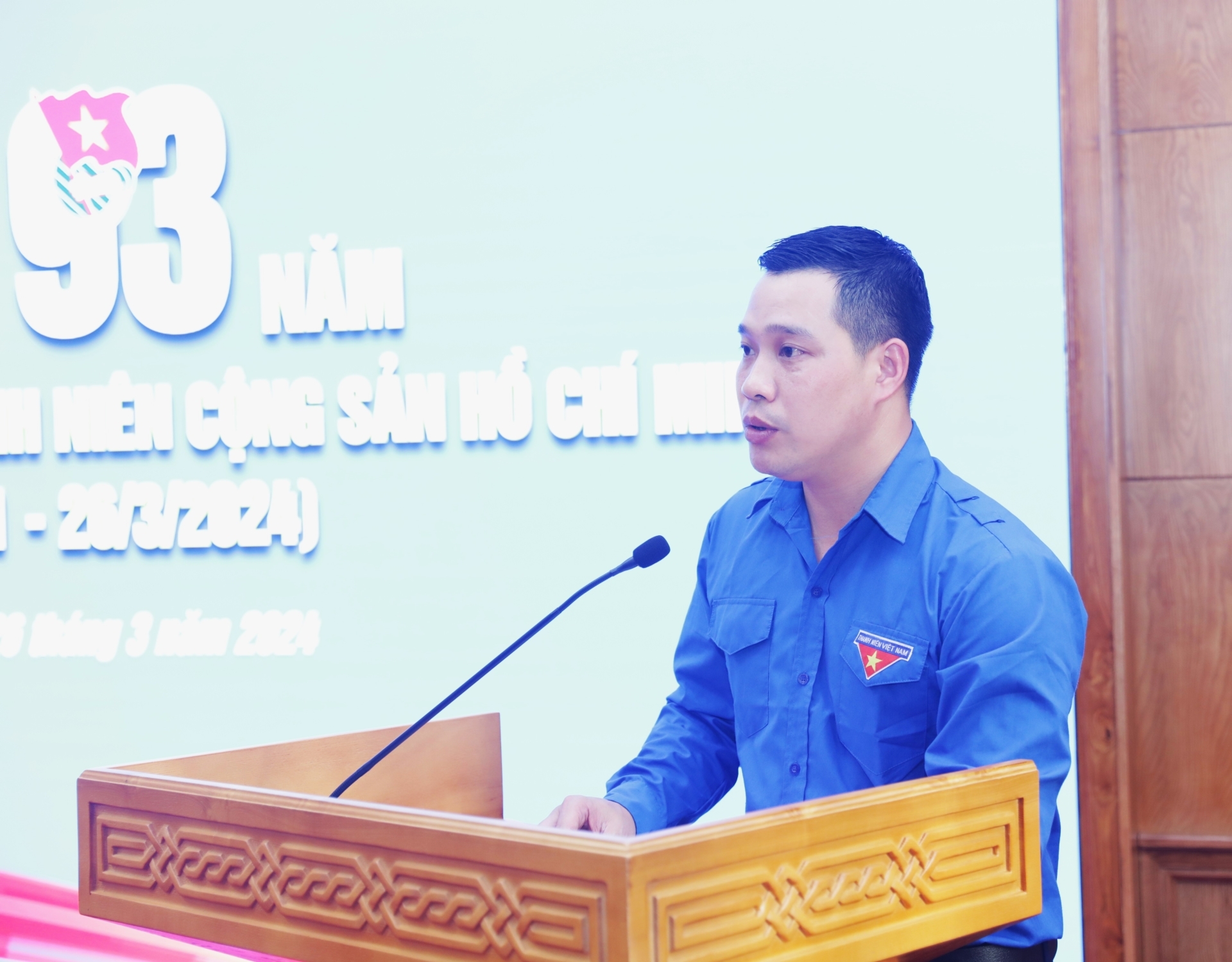 Đồng chí Đào Văn Hiếu, Bí thư Đoàn Thanh niên cơ quan Ban Tuyên giáo Trung ương phát biểu.
